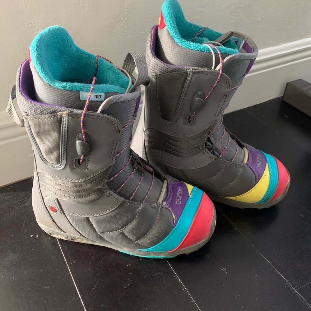 Used Burton Emerald Women’s Snowboarding Boots